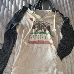Extra large California love hoodie with kangaroo pouch